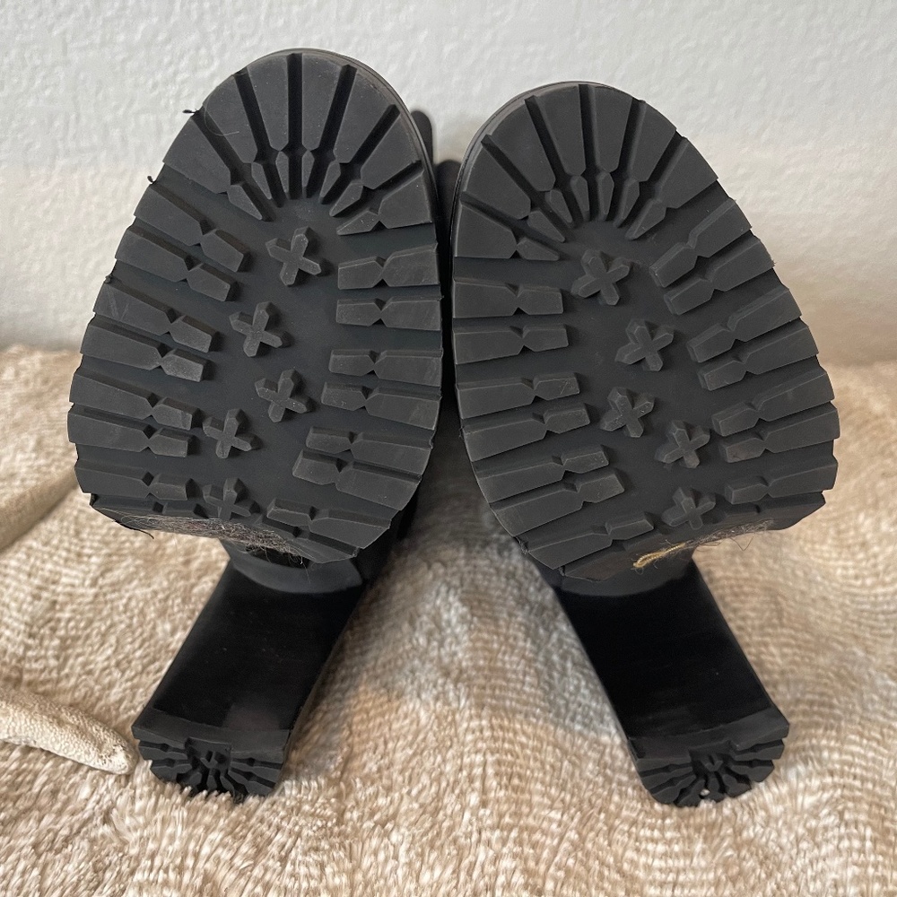 Like NEW Stuart Weitzman Slouchy Suede Black Tread Heeled Boots 37 1/2 size 7US - Picture 4 of 8
